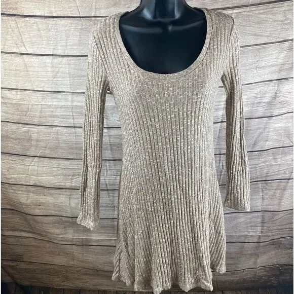 Ladies size small dress by Daytrip - Picture 5 of 10